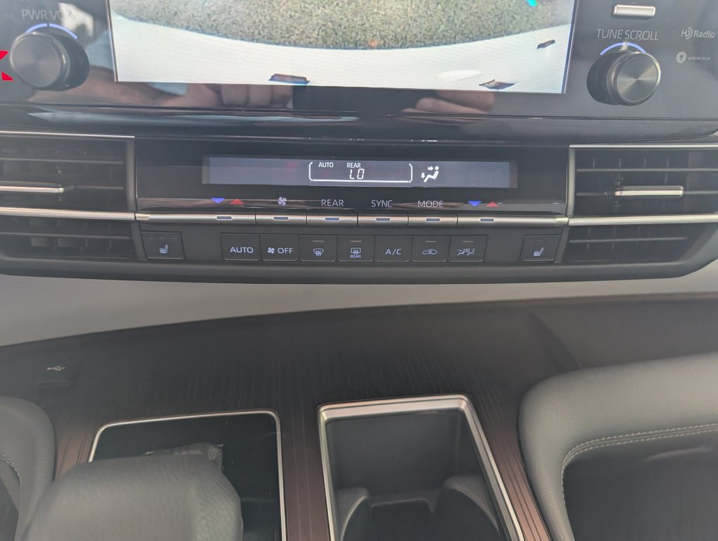 2021 Toyota Sienna Hybrid LE AWD, 8 PASSAGERS, in Magog, Quebec - 20 - w1024h768px