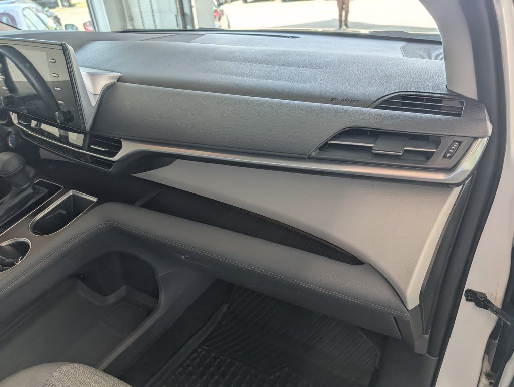 2021 Toyota Sienna Hybrid LE AWD, 8 PASSAGERS, in Magog, Quebec - 10 - w1024h768px