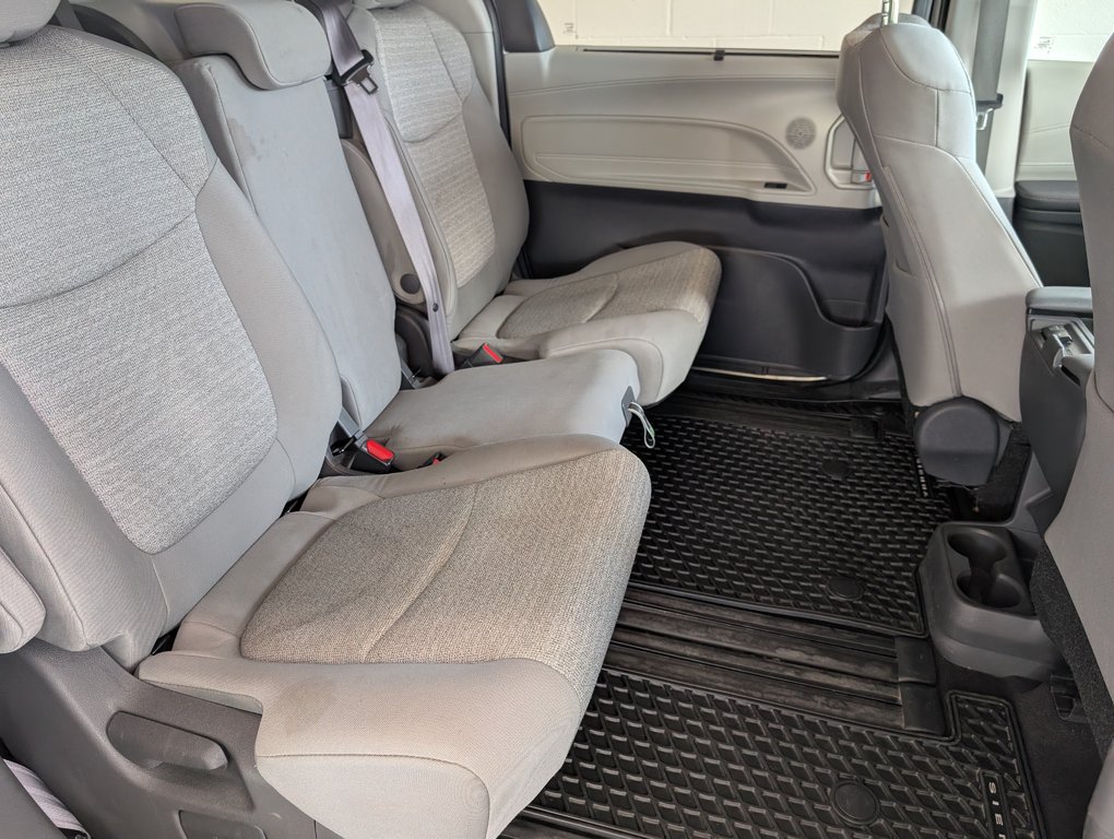 2021 Toyota Sienna Hybrid LE AWD, 8 PASSAGERS, in Magog, Quebec - 8 - w1024h768px