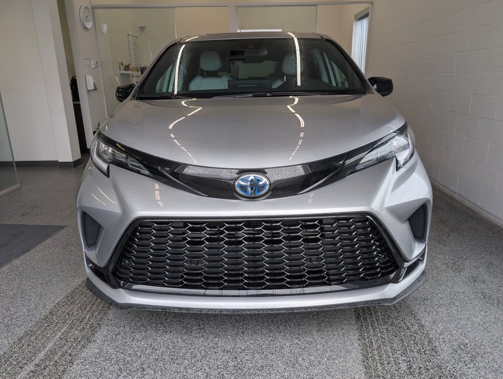 2025 Toyota Sienna Hybrid XSE  AWD in Magog, Quebec - 5 - w1024h768px