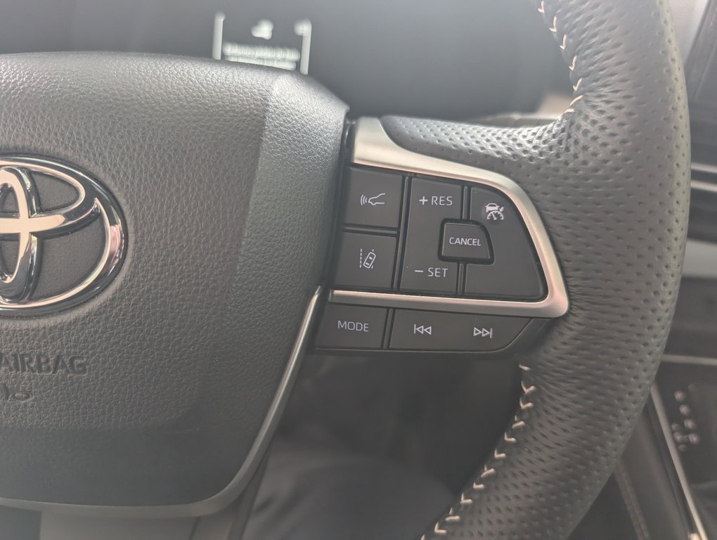 2025 Toyota Sienna Hybrid XSE  AWD in Magog, Quebec - 19 - w1024h768px