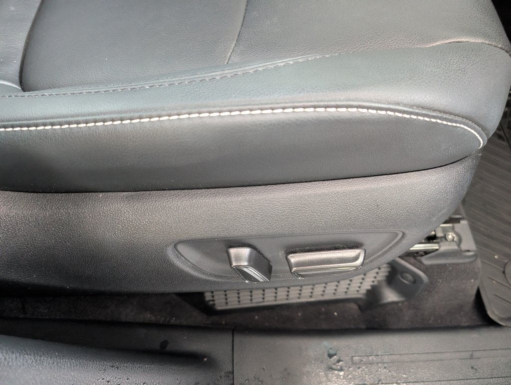 2025 Toyota Sienna Hybrid XSE  AWD in Magog, Quebec - 9 - w1024h768px