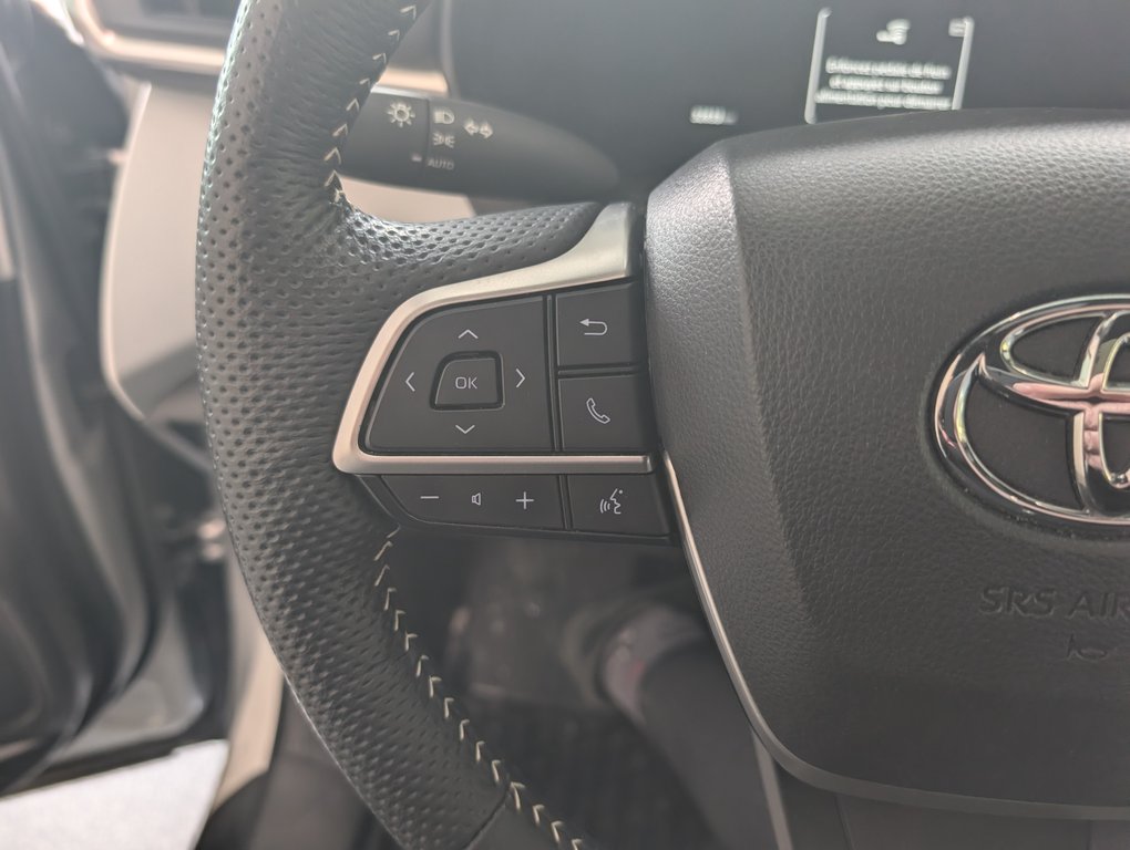 2025 Toyota Sienna Hybrid XSE  AWD in Magog, Quebec - 18 - w1024h768px