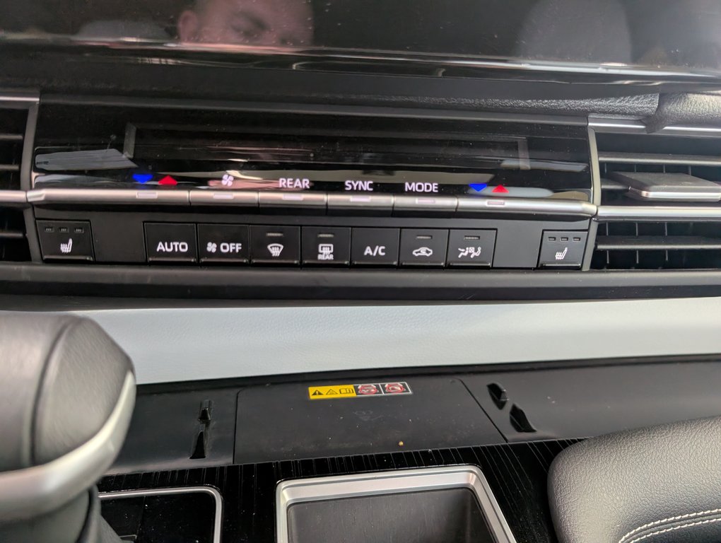 2025 Toyota Sienna Hybrid XSE  AWD in Magog, Quebec - 17 - w1024h768px