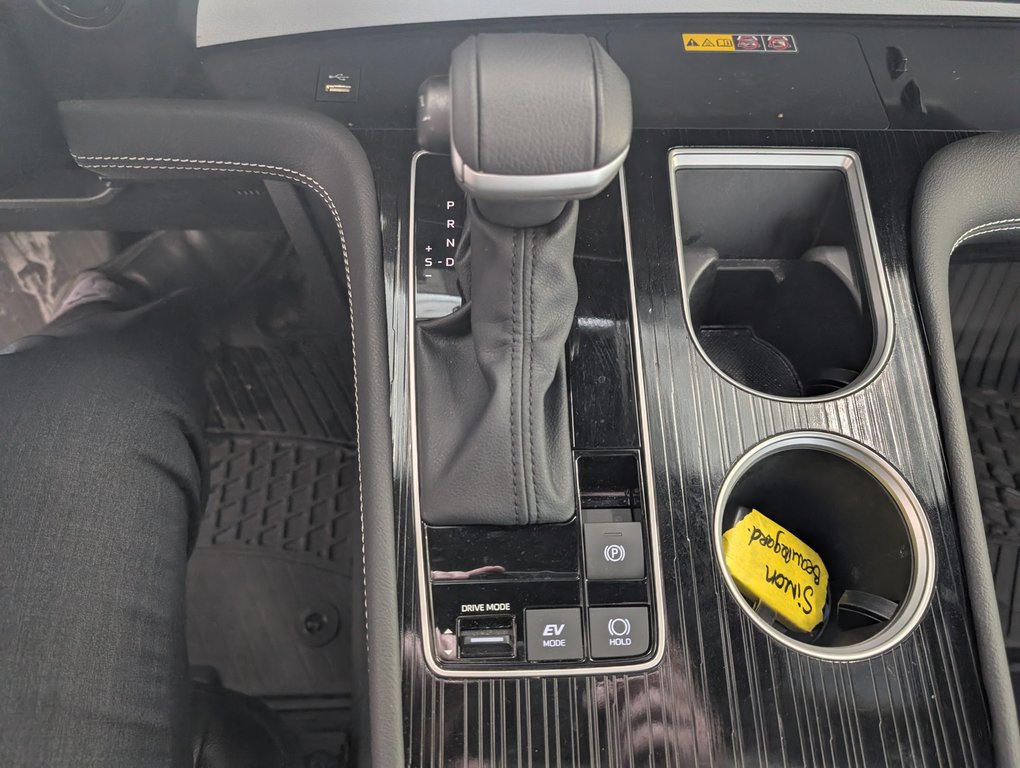 2025 Toyota Sienna Hybrid XSE  AWD in Magog, Quebec - 16 - w1024h768px