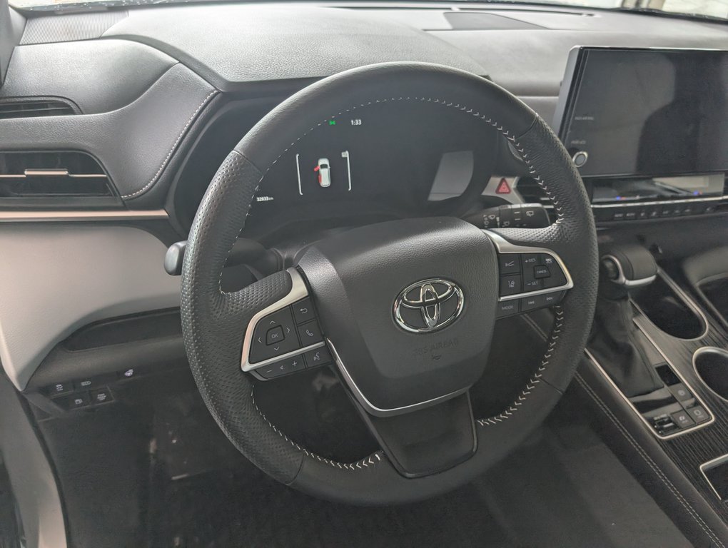 2025 Toyota Sienna Hybrid XSE  AWD in Magog, Quebec - 12 - w1024h768px