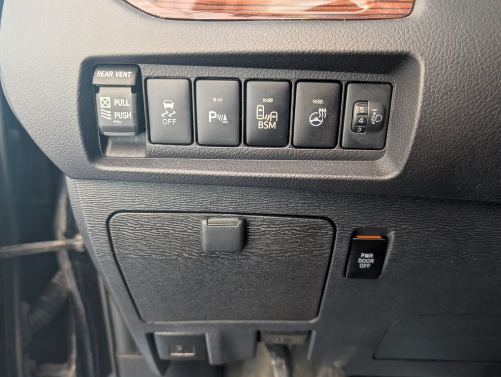Toyota Sienna LIMITED AWD 7 PASSAGER 2017 à Magog, Québec - 25 - w1024h768px
