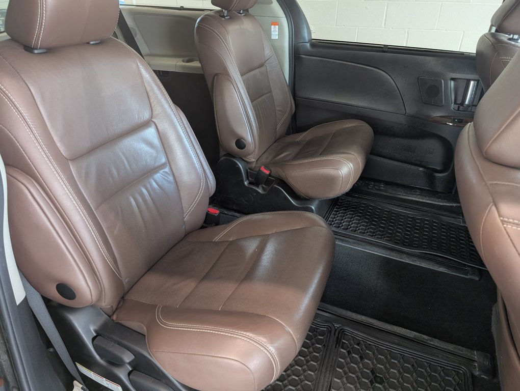 Toyota Sienna LIMITED AWD 7 PASSAGER 2017 à Magog, Québec - 7 - w1024h768px