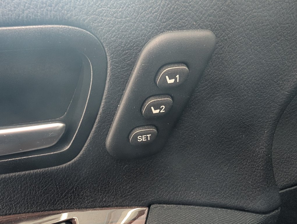 Toyota Sienna LIMITED AWD 7 PASSAGER 2017 à Magog, Québec - 16 - w1024h768px