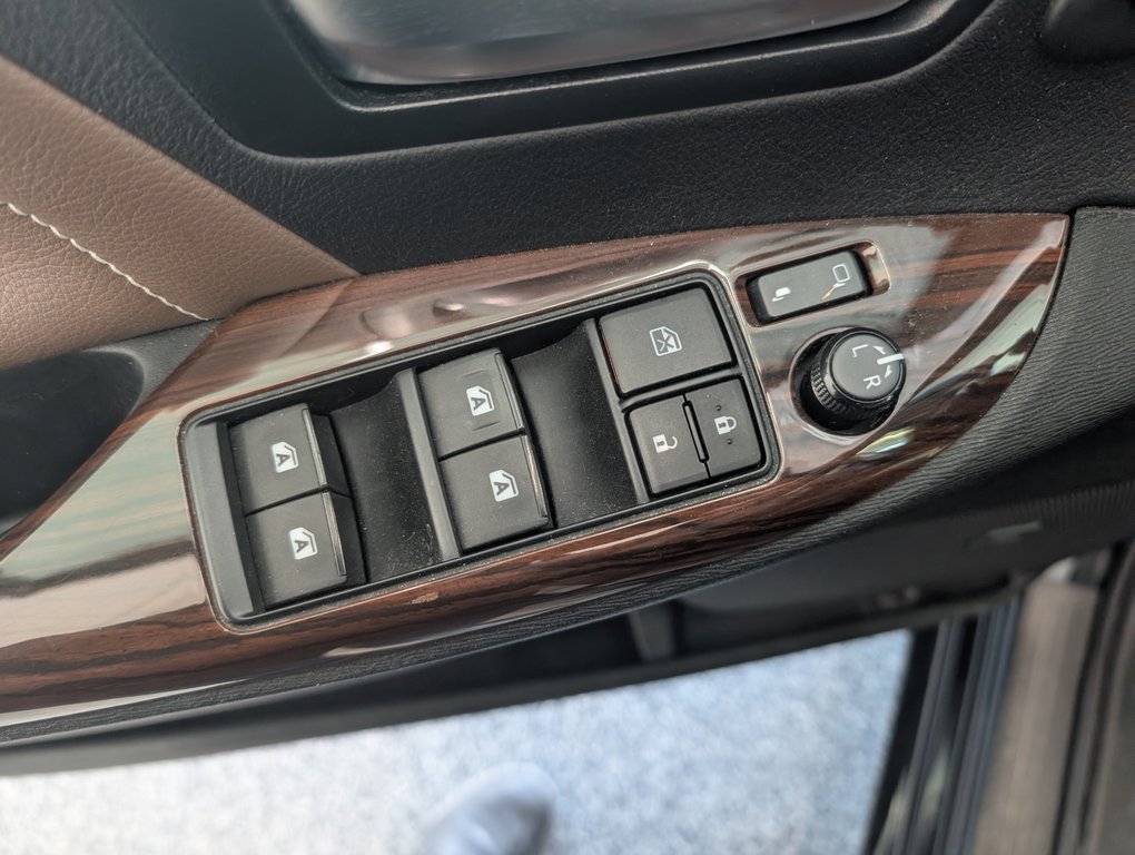 Toyota Sienna LIMITED AWD 7 PASSAGER 2017 à Magog, Québec - 15 - w1024h768px