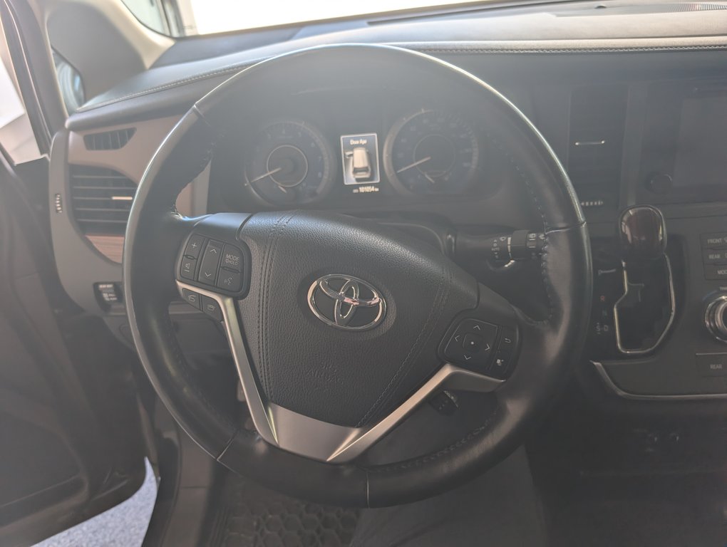 Toyota Sienna LIMITED AWD 7 PASSAGER 2017 à Magog, Québec - 17 - w1024h768px