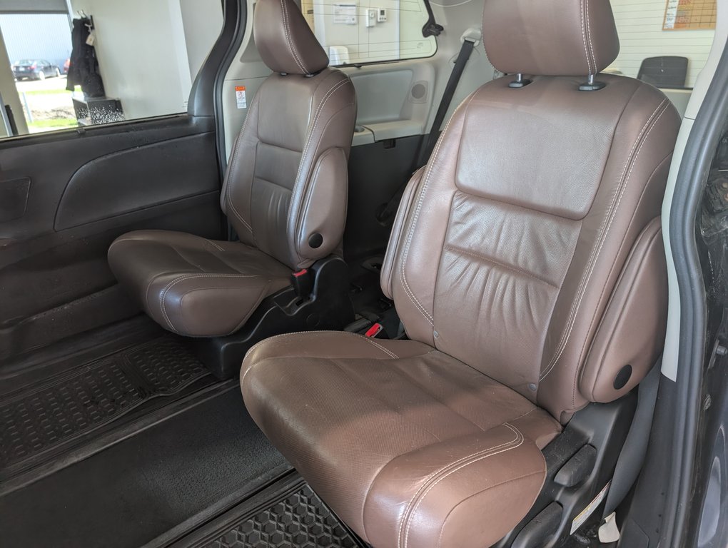 Toyota Sienna LIMITED AWD 7 PASSAGER 2017 à Magog, Québec - 11 - w1024h768px