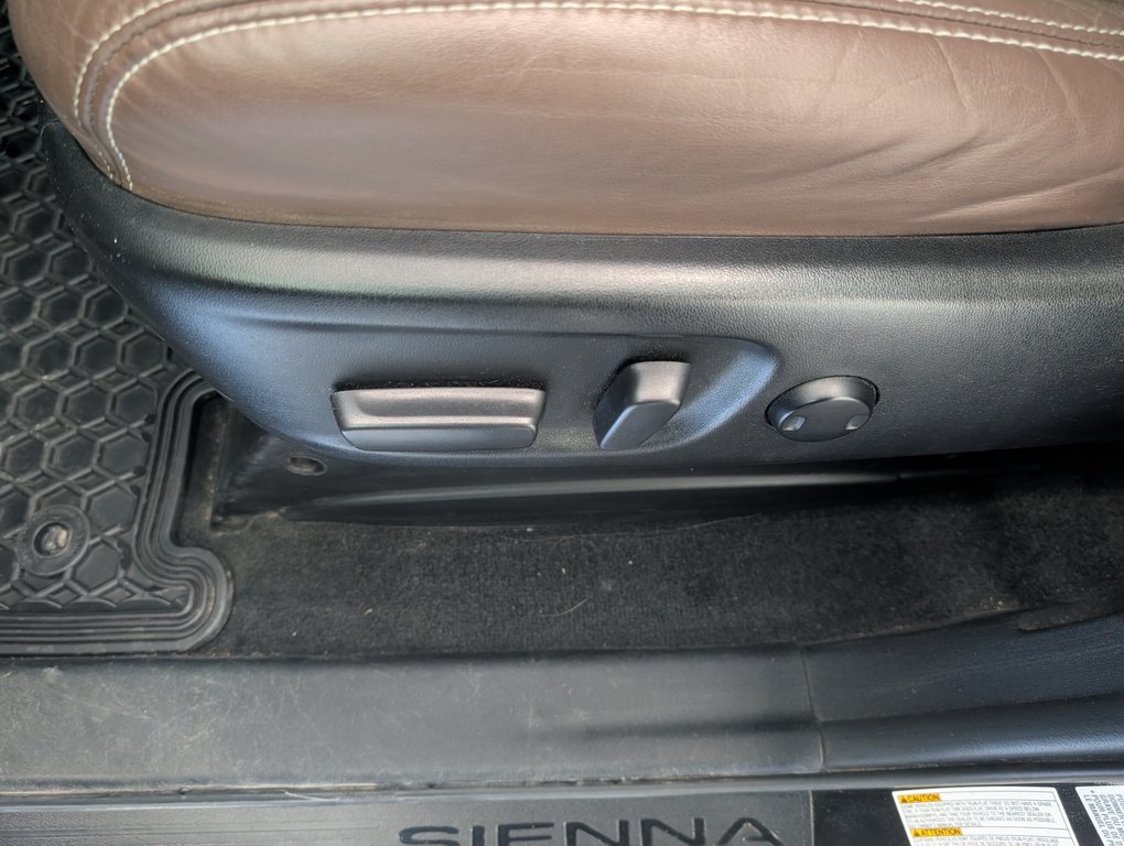 Toyota Sienna LIMITED AWD 7 PASSAGER 2017 à Magog, Québec - 14 - w1024h768px