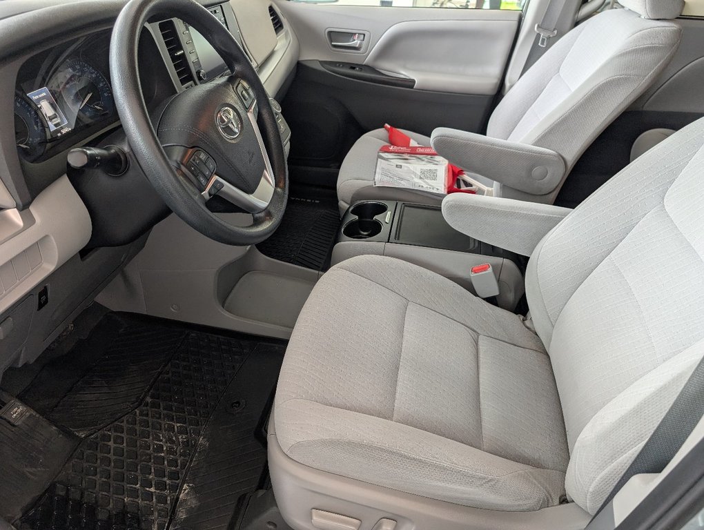 Toyota Sienna LE 8 PASSAGERS, 2020 à Magog, Québec - 13 - w1024h768px