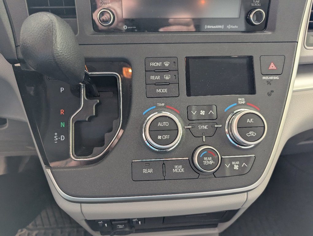 Toyota Sienna LE 8 PASSAGERS, 2020 à Magog, Québec - 18 - w1024h768px