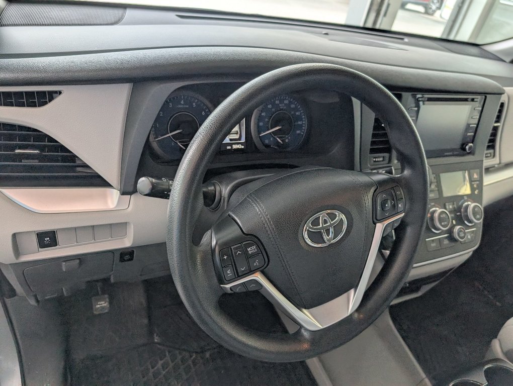 Toyota Sienna LE 8 PASSAGERS, 2020 à Magog, Québec - 14 - w1024h768px