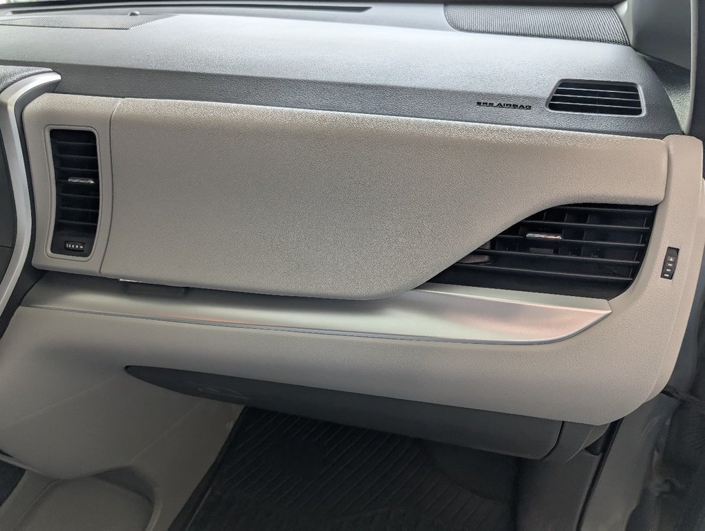 Toyota Sienna LE 8 PASSAGERS, 2020 à Magog, Québec - 11 - w1024h768px