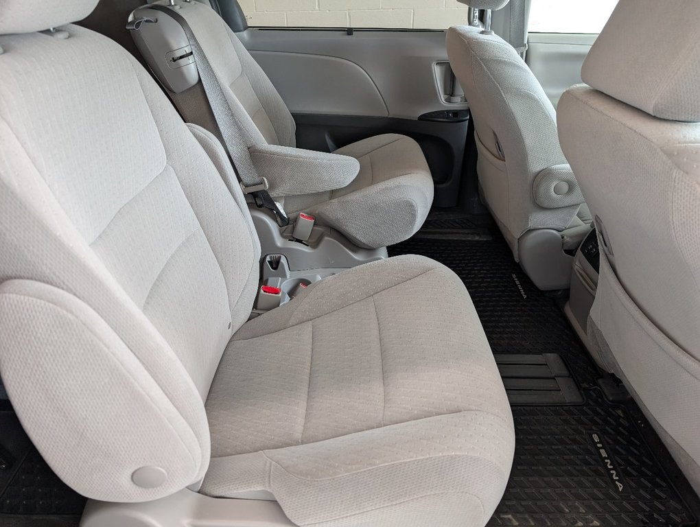 Toyota Sienna LE 8 PASSAGERS, 2020 à Magog, Québec - 9 - w1024h768px