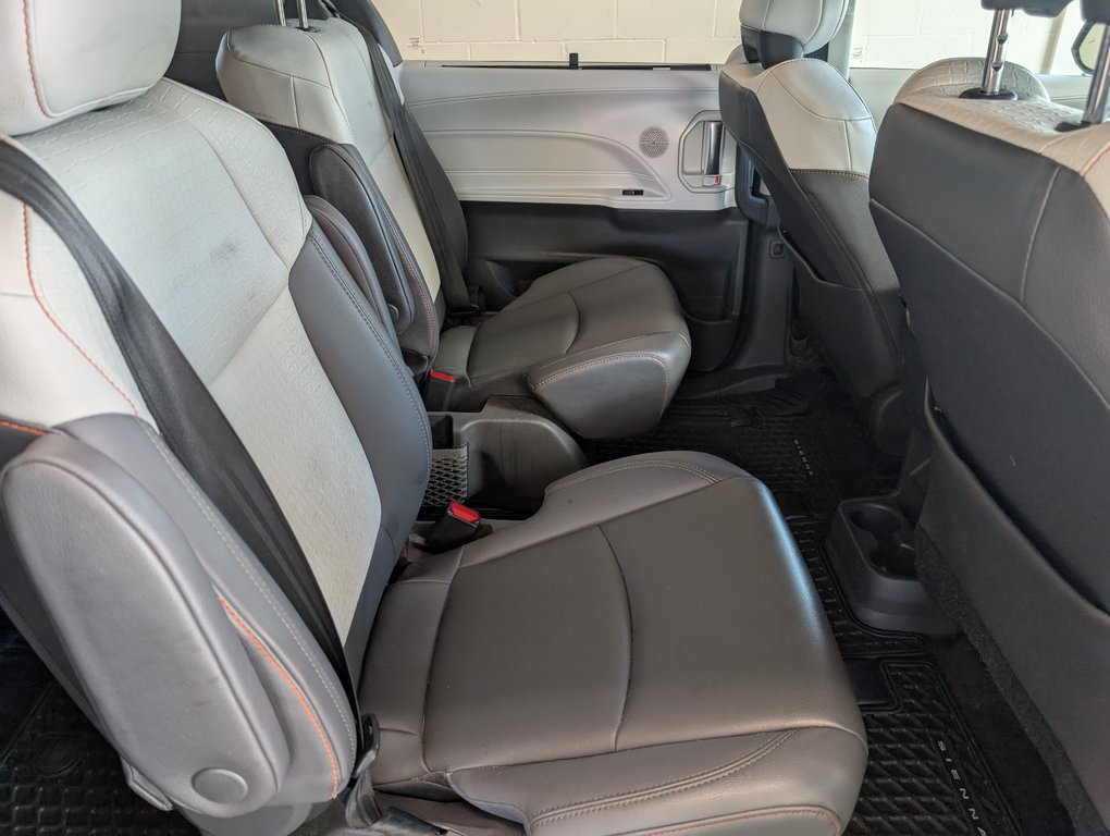 2021 Toyota Sienna XSE FWD in Magog, Quebec - 9 - w1024h768px
