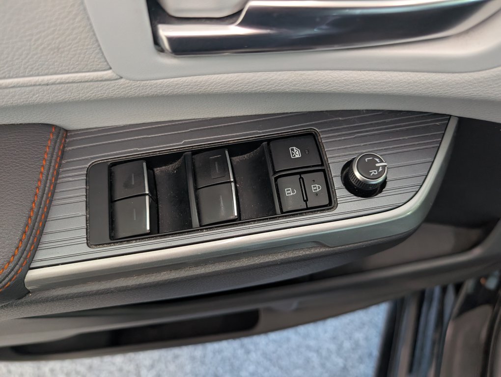 2021 Toyota Sienna XSE FWD in Magog, Quebec - 17 - w1024h768px