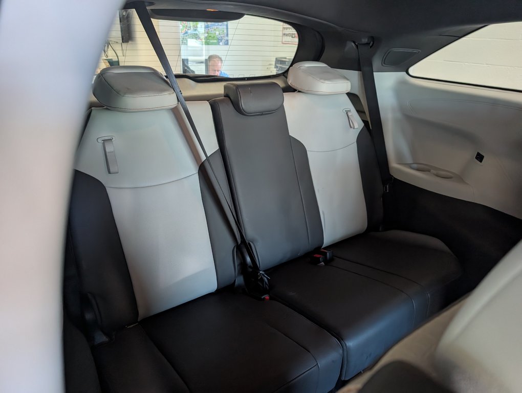 2021 Toyota Sienna XSE FWD in Magog, Quebec - 8 - w1024h768px