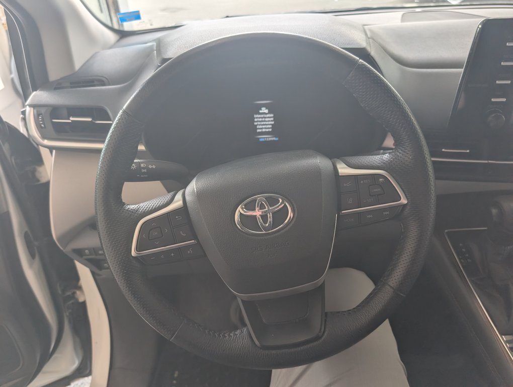 Toyota Sienna LE AWD 8 PASSAGER 2021 à Magog, Québec - 15 - w1024h768px