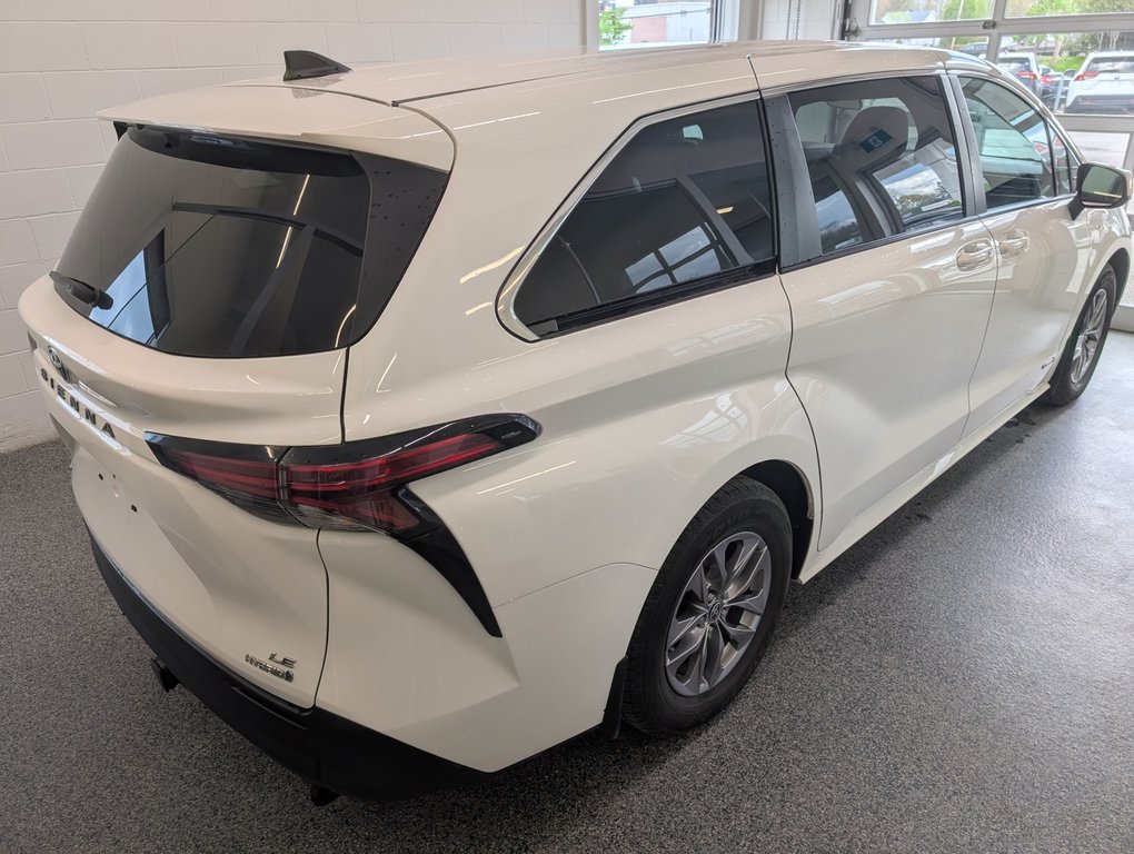 Toyota Sienna LE AWD 8 PASSAGER 2021 à Magog, Québec - 3 - w1024h768px