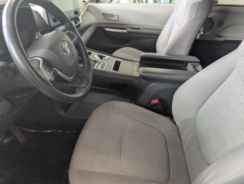 Toyota Sienna LE AWD 8 PASSAGER 2021 à Magog, Québec - 11 - w1024h768px