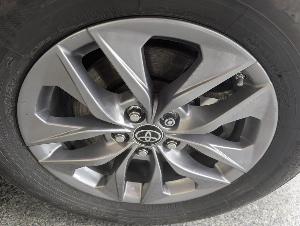 Toyota Sienna LE AWD 8 PASSAGER 2021 à Magog, Québec - 24 - w1024h768px