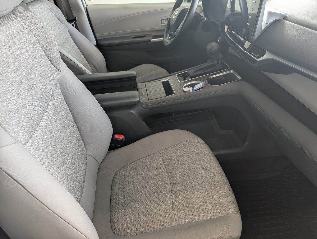 Toyota Sienna LE AWD 8 PASSAGER 2021 à Magog, Québec - 8 - w1024h768px