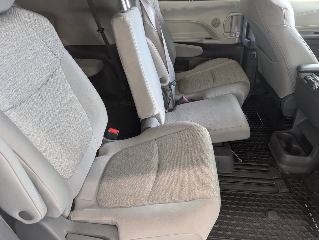 Toyota Sienna LE AWD 8 PASSAGER 2021 à Magog, Québec - 9 - w1024h768px