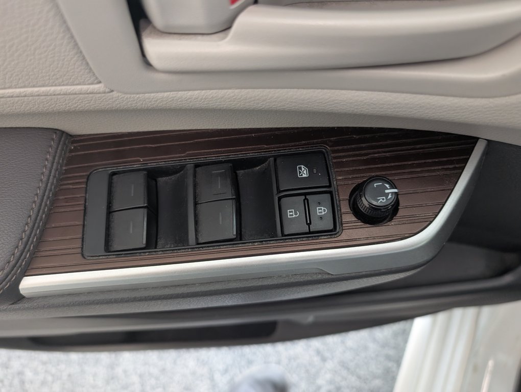 Toyota Sienna LE AWD 8 PASSAGER 2021 à Magog, Québec - 14 - w1024h768px