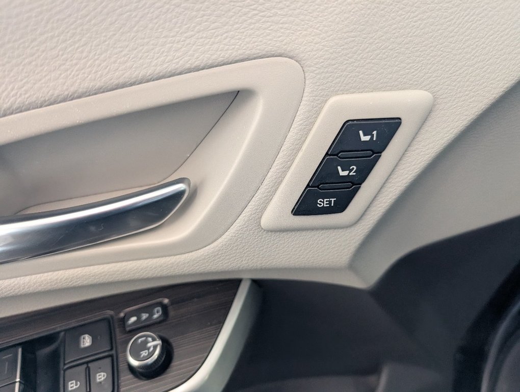2022 Toyota Sienna LIMITED AWD 7 PLACES in Magog, Quebec - 18 - w1024h768px