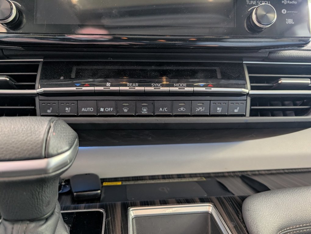 2022 Toyota Sienna LIMITED AWD 7 PLACES in Magog, Quebec - 21 - w1024h768px