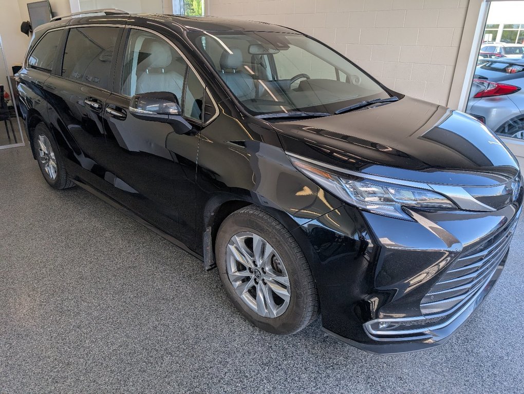 2022 Toyota Sienna LIMITED AWD 7 PLACES in Magog, Quebec - 1 - w1024h768px