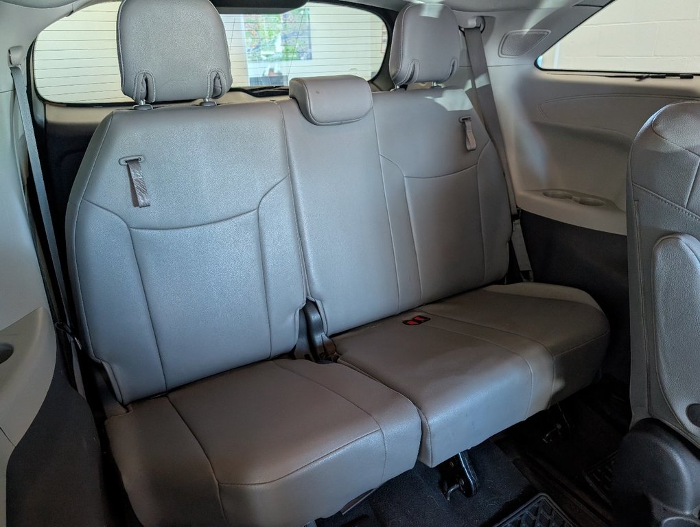 2022 Toyota Sienna LIMITED AWD 7 PLACES in Magog, Quebec - 8 - w1024h768px