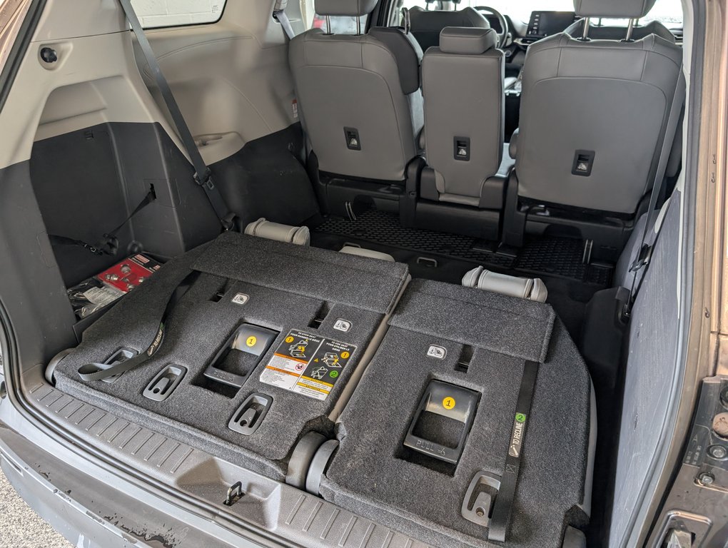 Toyota Sienna XLE 8 PASSAGERS, 2023 à Magog, Québec - 6 - w1024h768px