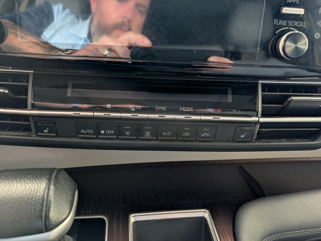 Toyota Sienna XLE 8 PASSAGERS, 2023 à Magog, Québec - 18 - w1024h768px