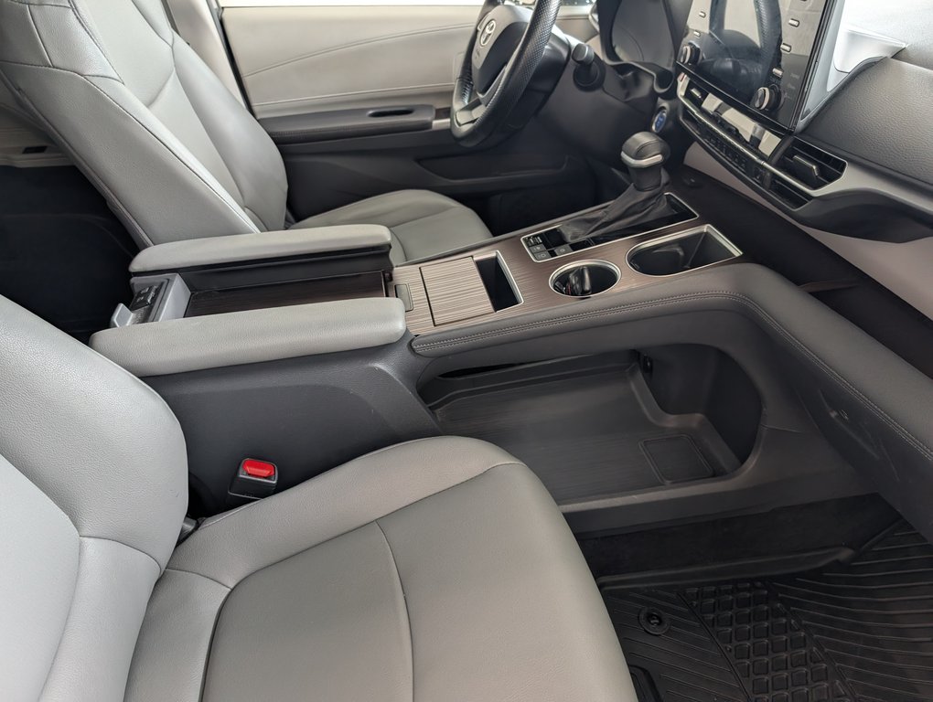 Toyota Sienna XLE 8 PASSAGERS, 2023 à Magog, Québec - 8 - w1024h768px