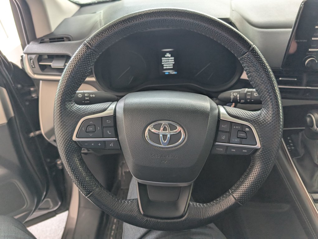 Toyota Sienna XLE 8 PASSAGERS, 2023 à Magog, Québec - 15 - w1024h768px