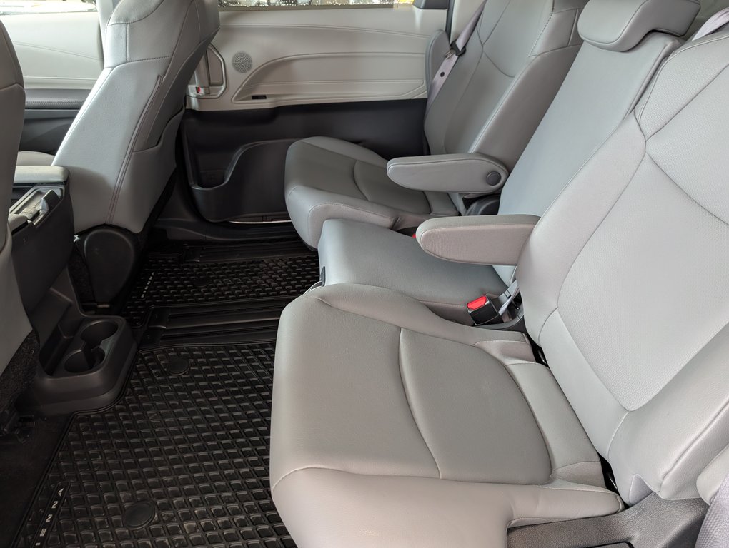 Toyota Sienna XLE 8 PASSAGERS, 2023 à Magog, Québec - 11 - w1024h768px