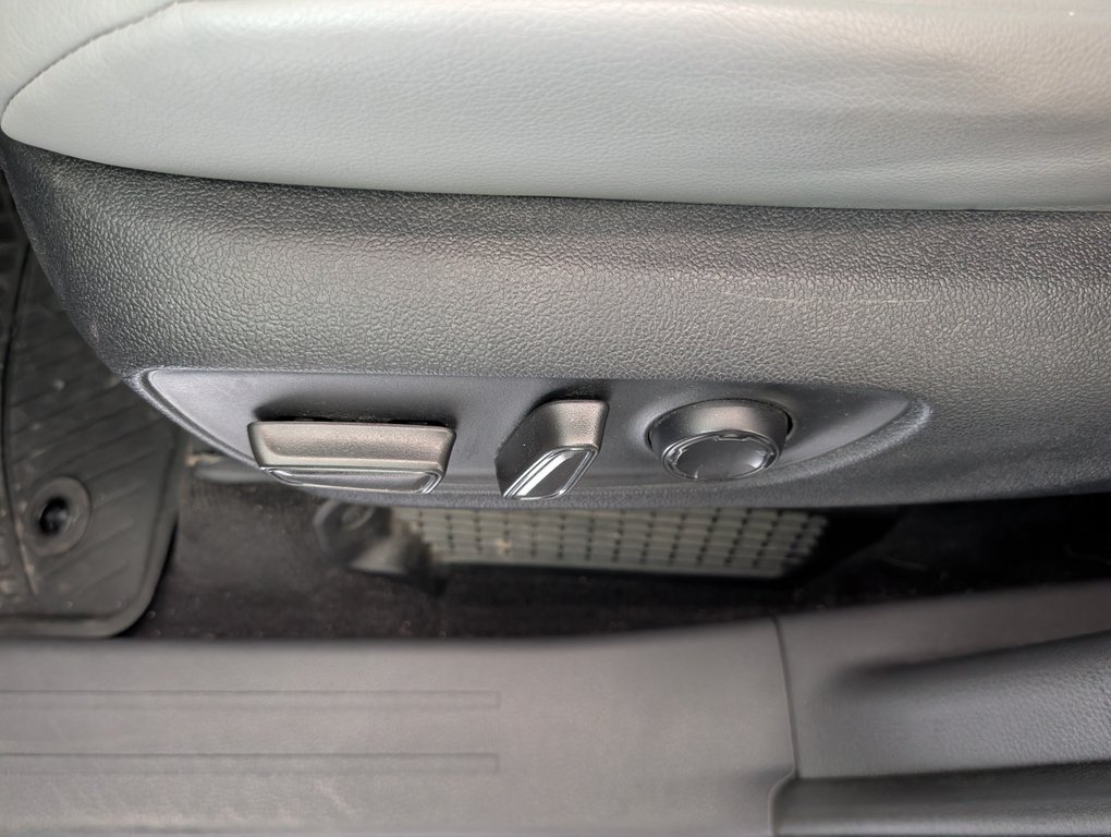 Toyota Sienna XLE 8 PASSAGERS, 2023 à Magog, Québec - 14 - w1024h768px