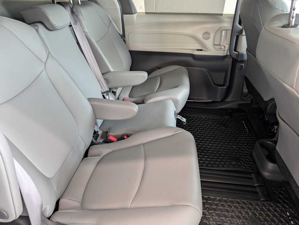 Toyota Sienna XLE 8 PASSAGERS, 2023 à Magog, Québec - 7 - w1024h768px