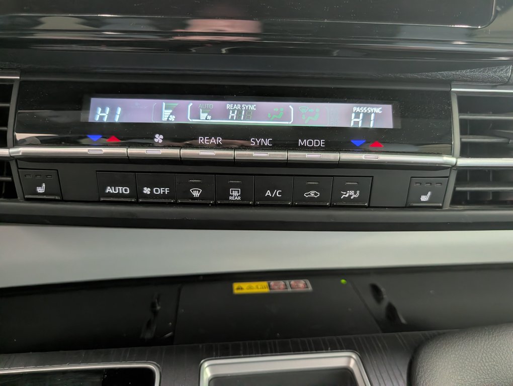 2025 Toyota Sienna LE AWD 8 PASSAGER in Magog, Quebec - 18 - w1024h768px