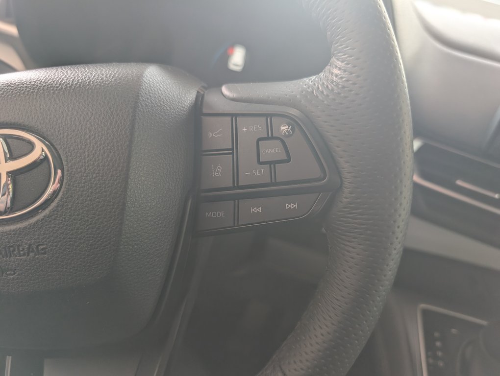 2025 Toyota Sienna LE AWD 8 PASSAGER in Magog, Quebec - 20 - w1024h768px