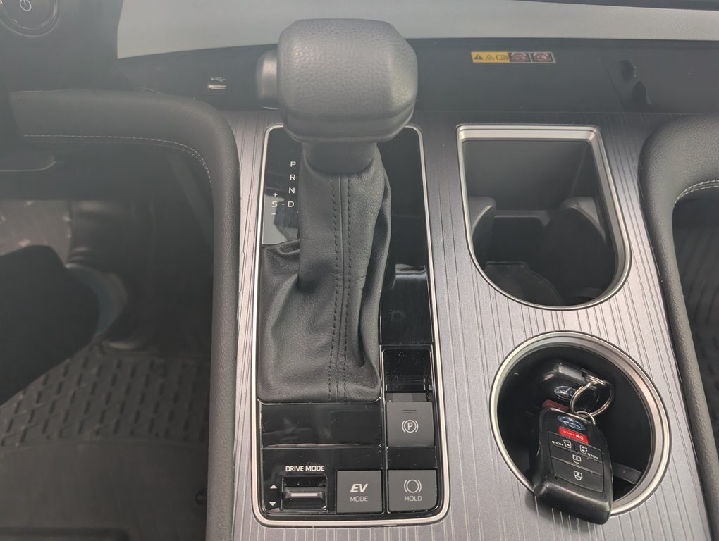 2025 Toyota Sienna LE AWD 8 PASSAGER in Magog, Quebec - 17 - w1024h768px