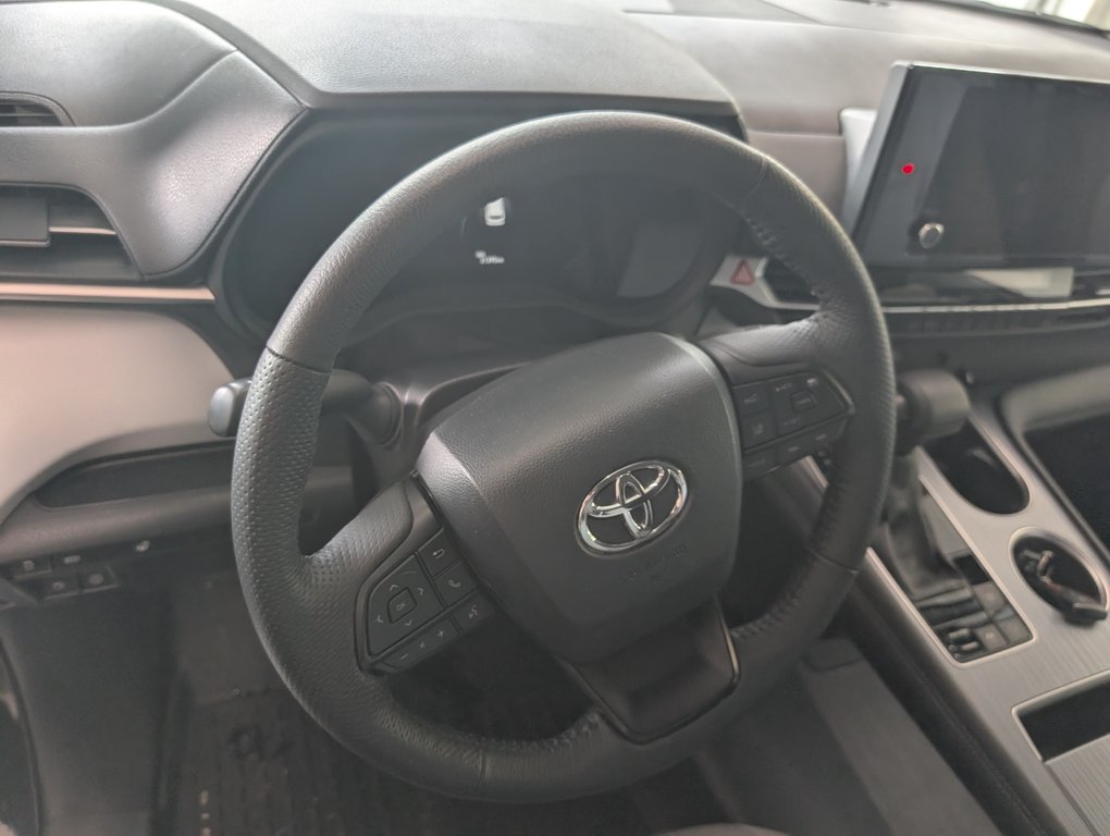 2025 Toyota Sienna LE AWD 8 PASSAGER in Magog, Quebec - 13 - w1024h768px