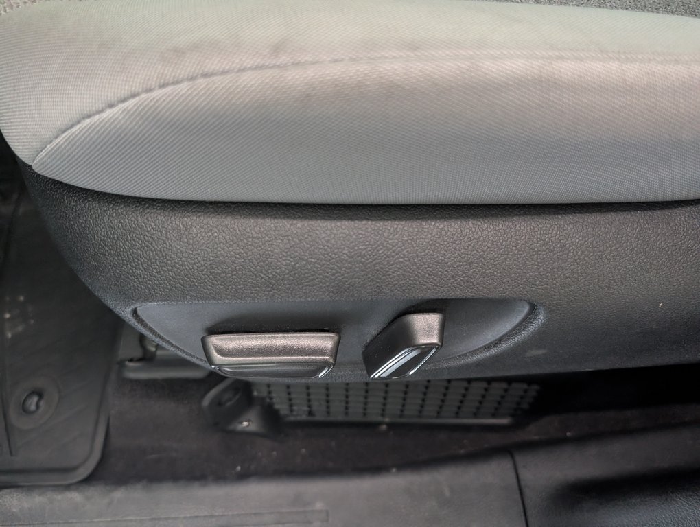 2025 Toyota Sienna LE AWD 8 PASSAGER in Magog, Quebec - 14 - w1024h768px