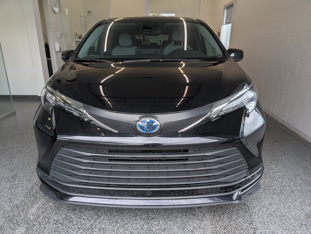 2025 Toyota Sienna LE AWD 8 PASSAGER in Magog, Quebec - 5 - w1024h768px