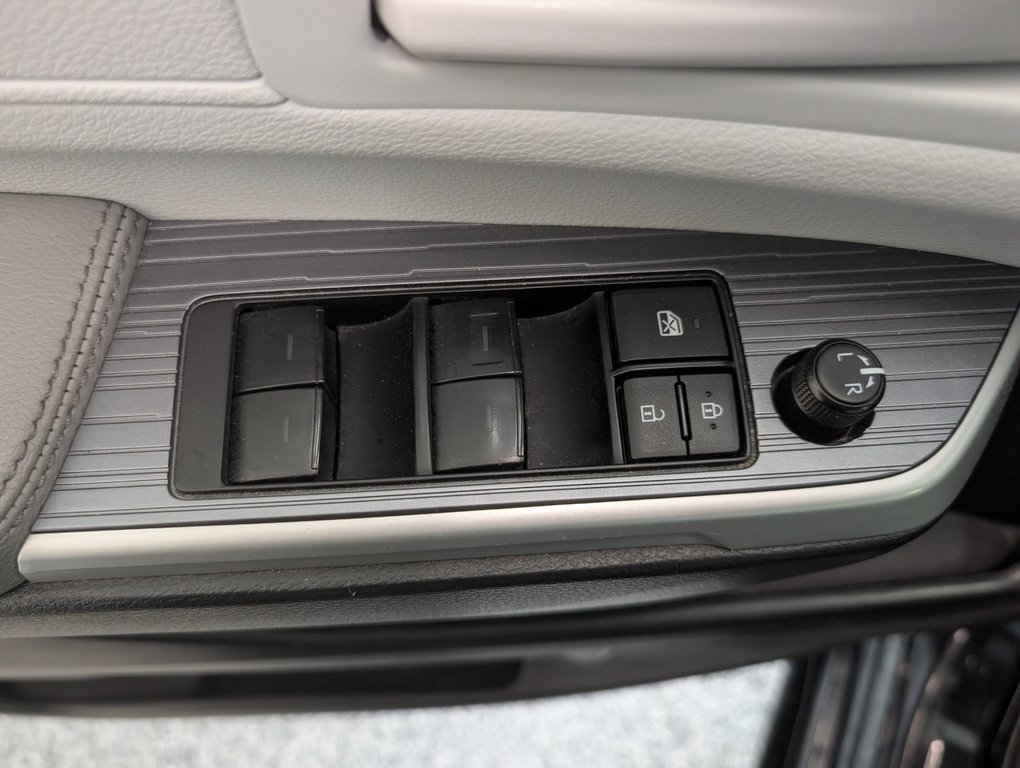 2025 Toyota Sienna LE AWD 8 PASSAGER in Magog, Quebec - 15 - w1024h768px